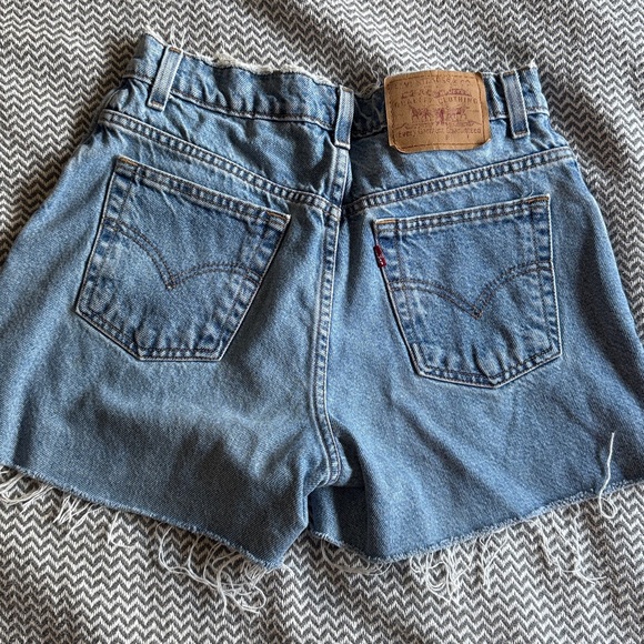 Vintage 90s Levi’s zipper fly cutoff shorts 28” waist - Picture 3 of 9